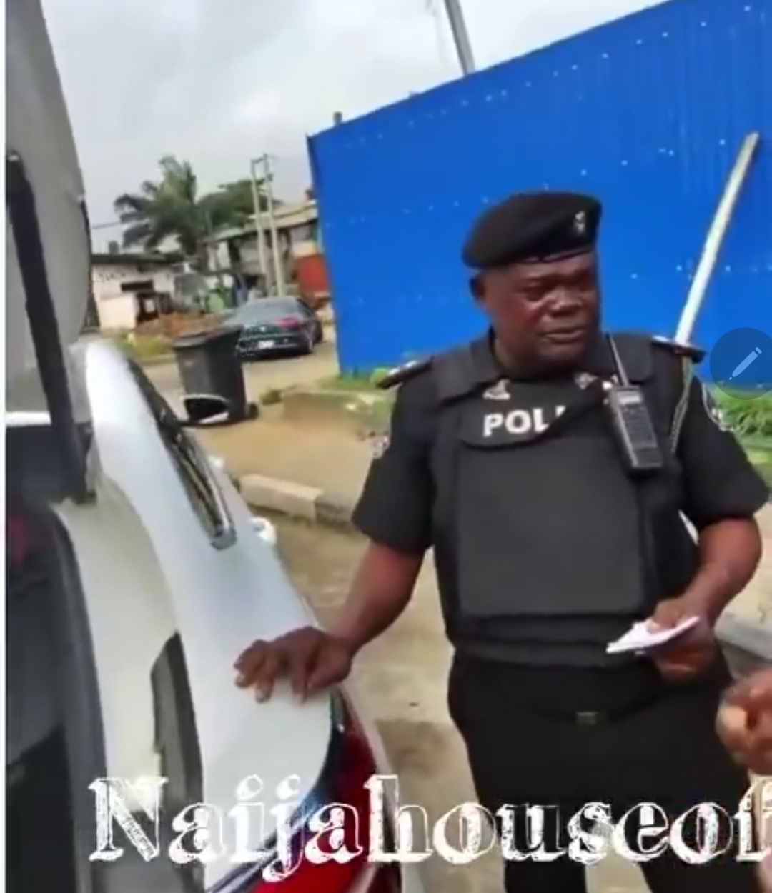busterblog - WATCH: Nigerian Man Wearing Meta Glasses Secretly Records Shocking Moment Police Officer Tries to Search His Phone and Car 👀