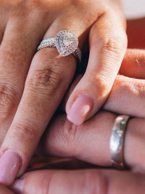 “Ask Questions or Regret Forever”: Man Issues Stark Warning as Women Share Spine-Chilling Family Histories