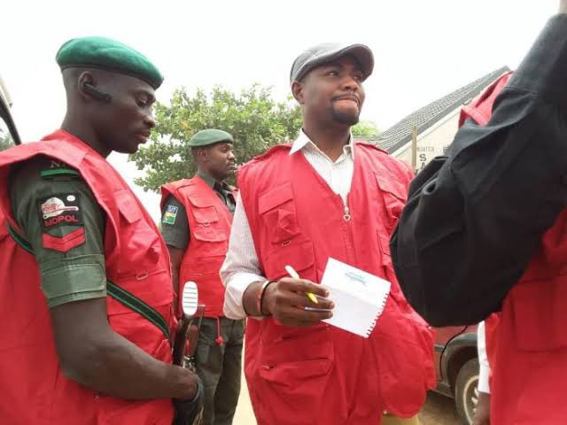 Midnight Shock: EFCC Operatives Allegedly Storm Brain Jotter’s Lagos Home in Surprise Raid