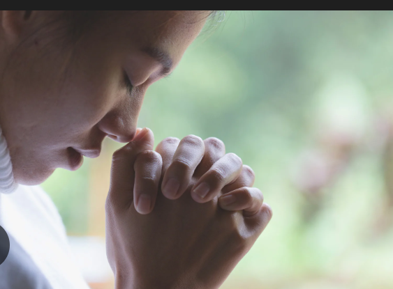 ‘Or Should I Ask Satan?’ — Social Media Erupts as Viral Prayer Clip Sparks Outrage Over Manipulative Religious Tactics