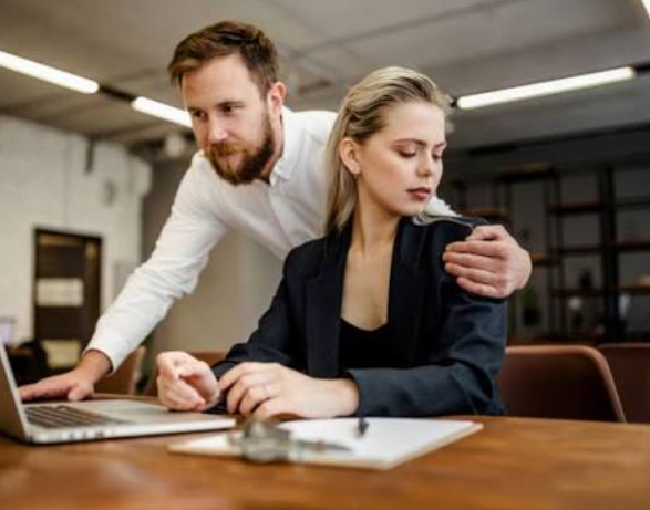 “I’m Done, Y’all Won”: Interior Designer Quits Projects After Alleged Sexual Harassment by Male Clients Sparks Industry Outrage