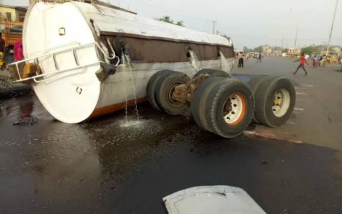 BREAKING: Petroleum Tanker Carrying 45,000 Litres of Fuel Tumbles in Ibadan’s Eleyele Area
