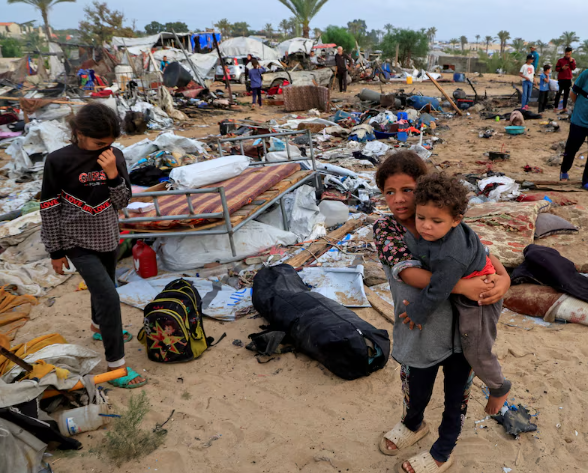 Israel Airstrikes Kill at Least 100 in Gaza Amid Stalled Ceasefire Talks