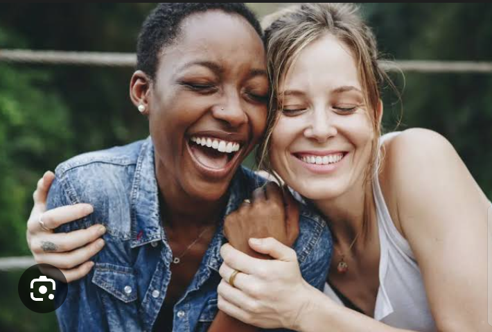 Salon Drama Sparks Conversation on Envy, Friendship, and Silent Competition