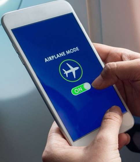 “If Only She Knew” – Nigerian Man Recounts Shocking Encounter with British Woman Who Ignored Airplane Mode Rule on Flight to Croatia