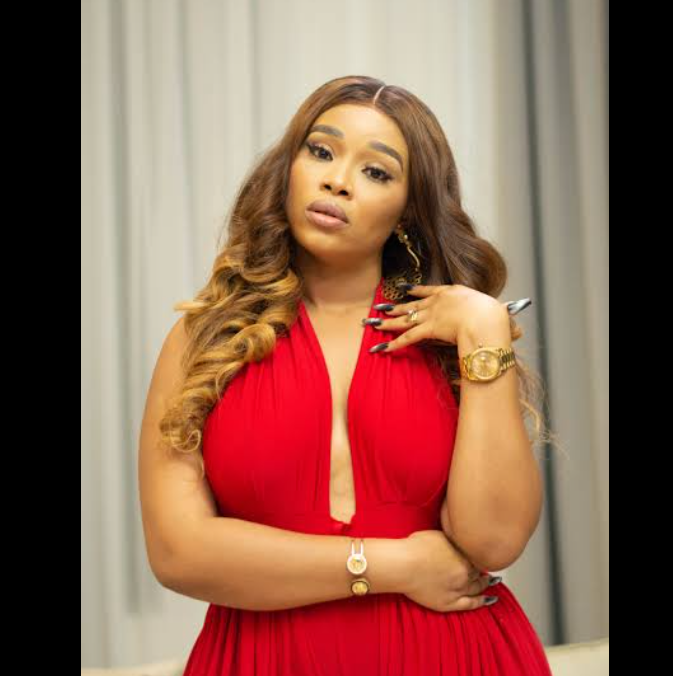 “Okay Mummy, No Vex”: Onyi Alex Sparks Social Media Storm After Fan Criticizes Her New Look