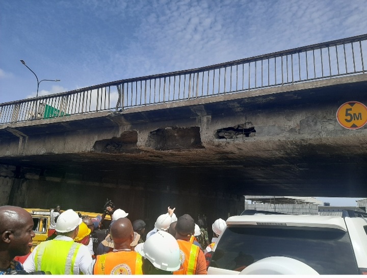 🔥 FG Approves ₦17 Billion for Lagos Iddo Bridge Rebuild After Devastating Fire — Umahi Confirms
