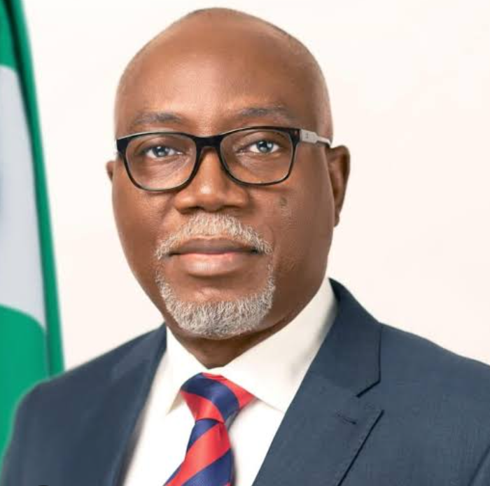 busterblog - Akure Residents Stunned as Ondo Governor Aiyedatiwa Steps Out to Buy Boli, Greets Residents