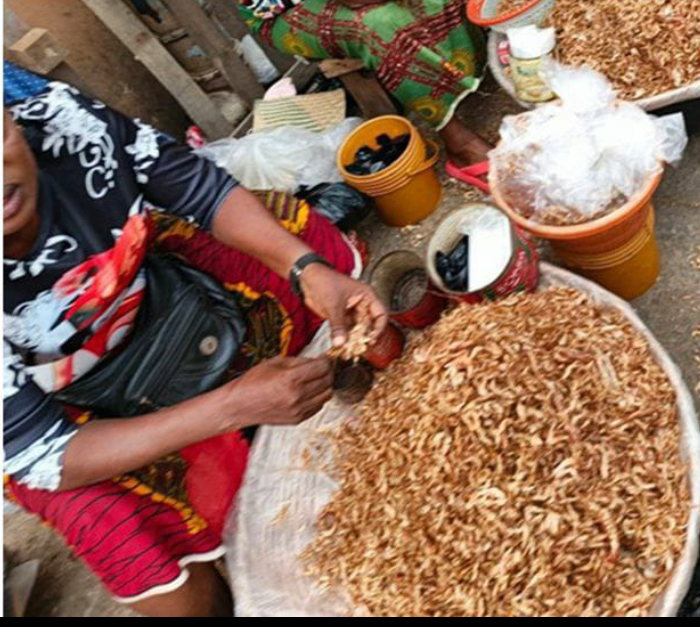 “I Paid ₦10,000 for Crayfish Only to Find It for ₦8,000”: Market Encounter Sparks Debate on Fair Pricing and Buyer Expectations