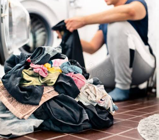 The Scent That Shook Him: Man Sparks Hilarious Debate After Girlfriend’s Shirt Triggers ‘Instant Erection’