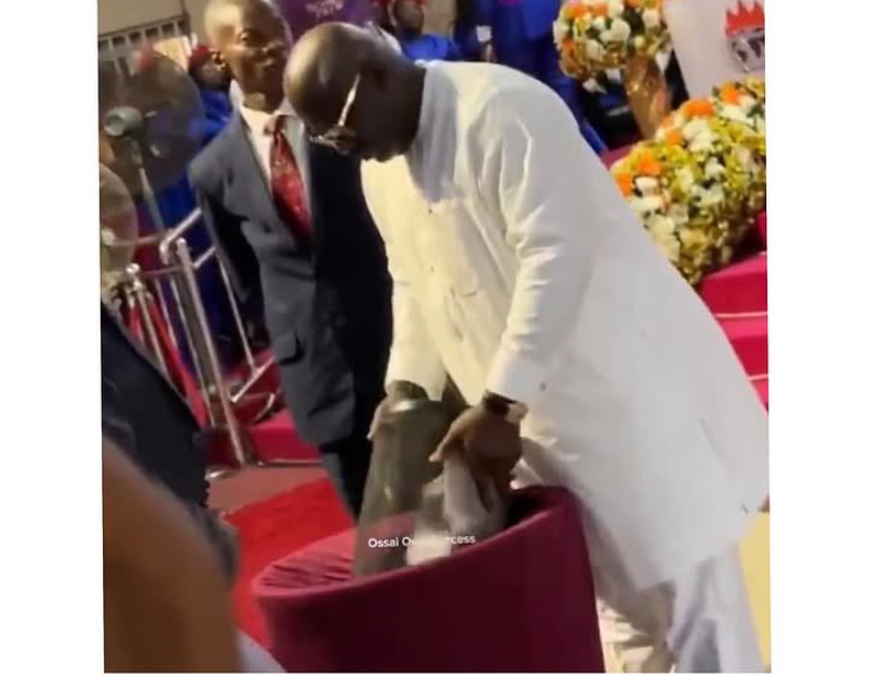 Governor Turned Usher: Delta State’s Sheriff Oborevwori Stuns Congregation as He Collects Offerings During Church Service