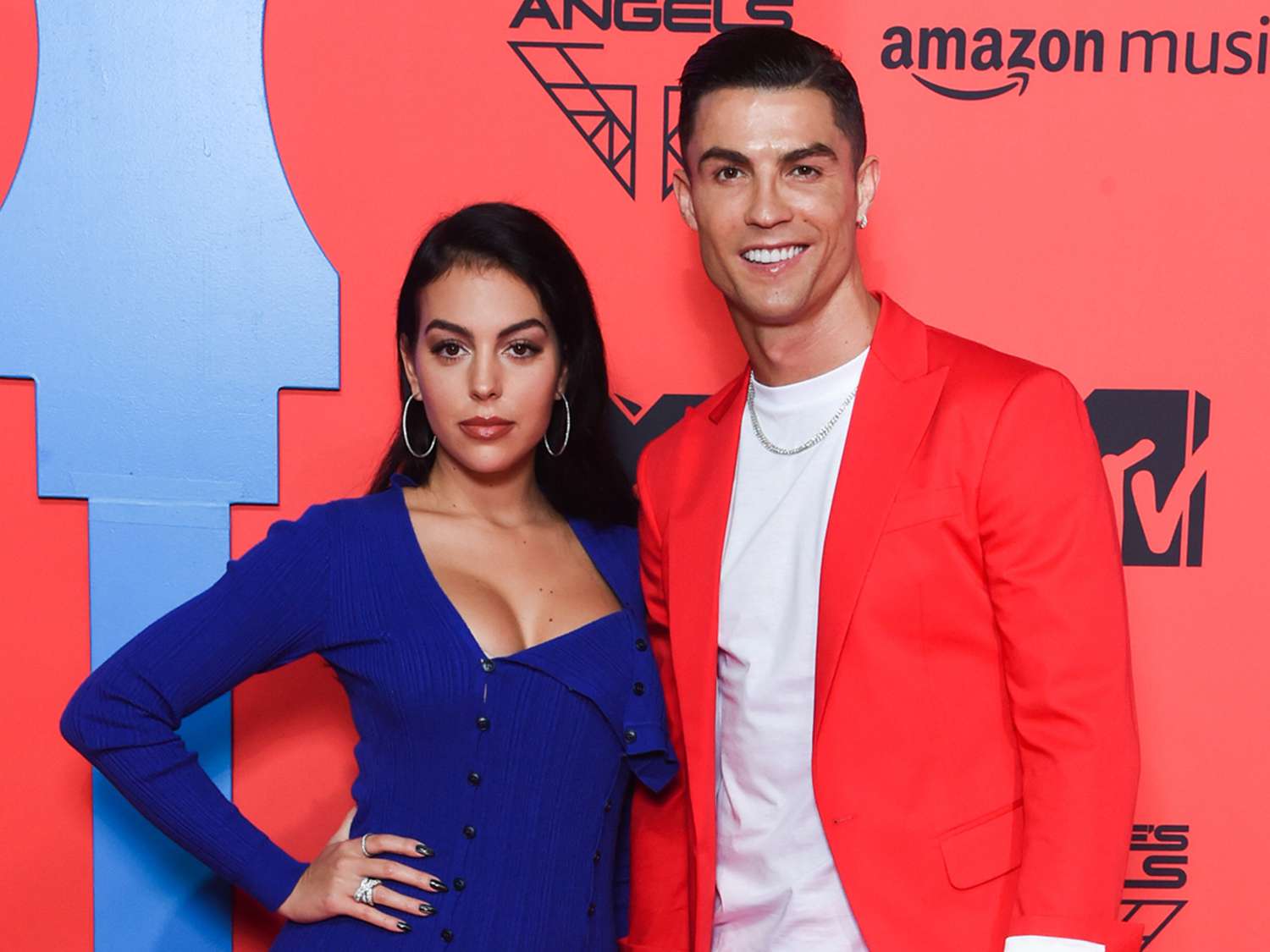 Ronaldo Praises Georgina Rodriguez for “Holding the Family Together” — Sparks Debate on Love, Loyalty, and Labels