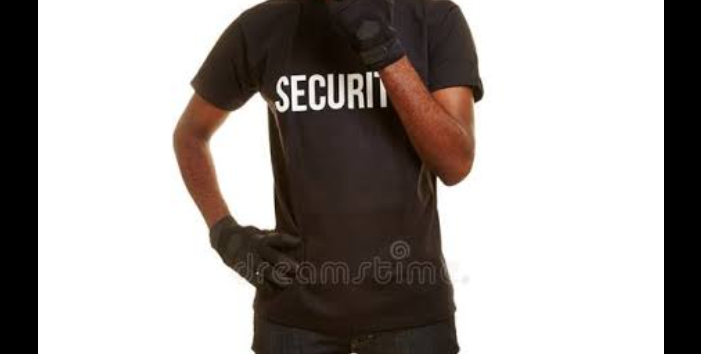 “Nobody Dey Go Out!” Security Man Locks Compound Gate, Demands Salary Before Releasing Residents